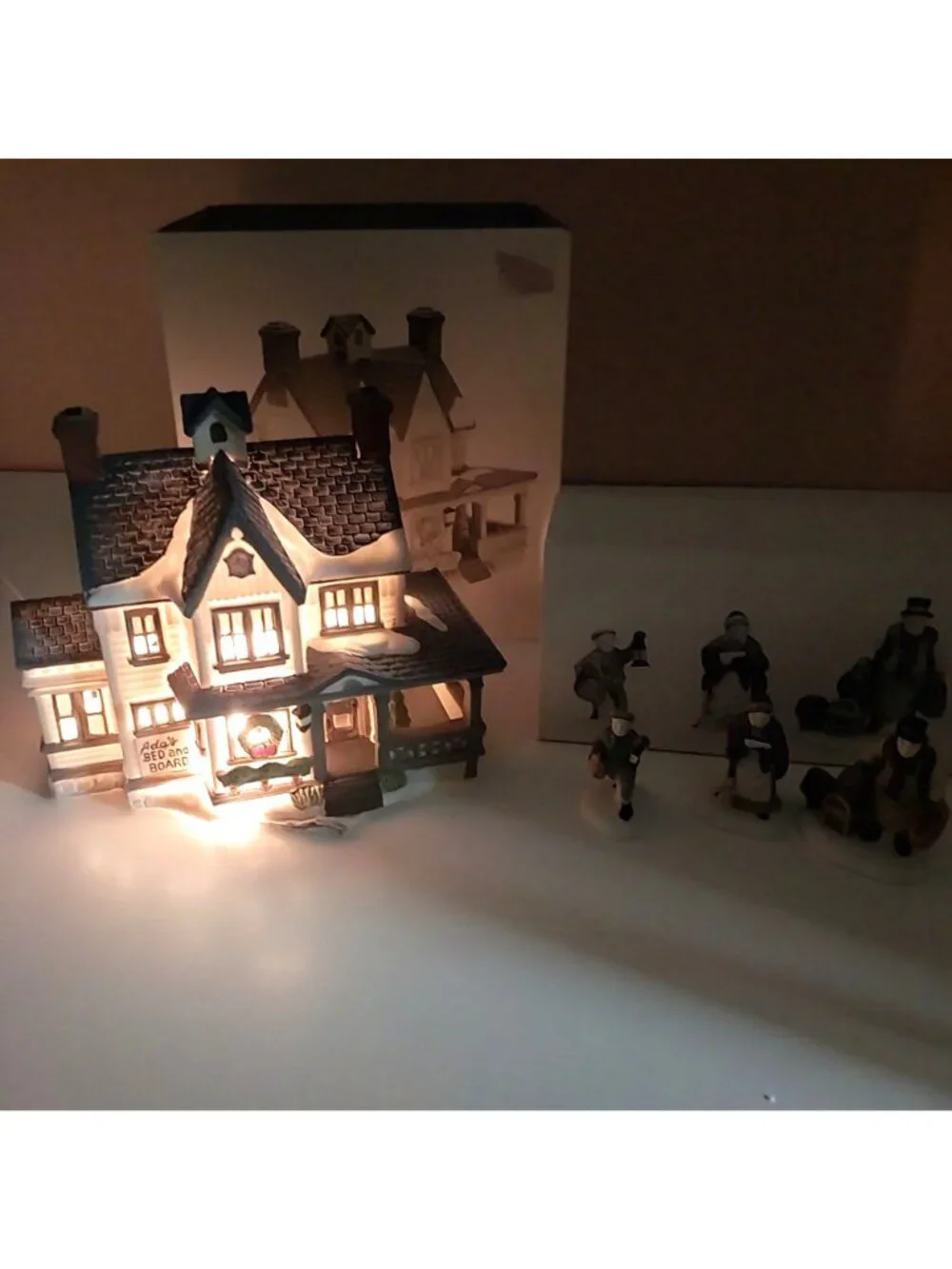 Department 56 New England Boarding House 5940-4 & Come Into The Inn 5560-3